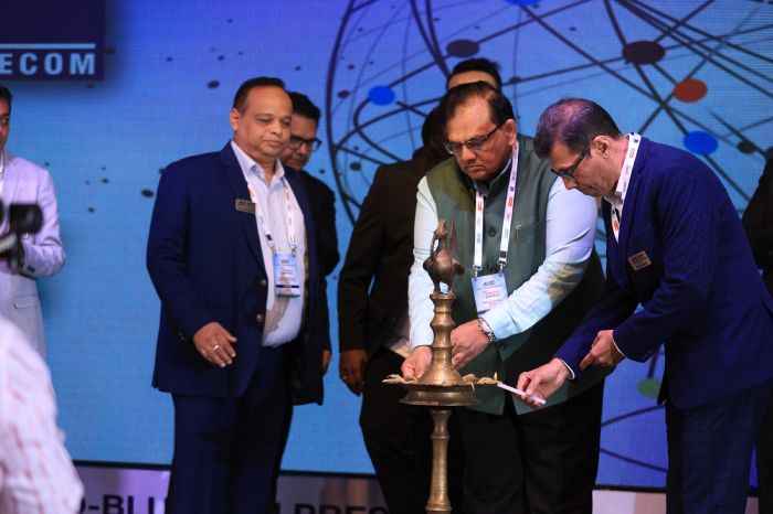 FAIITA President, Devesh Rastogi, and Bharat Chheda, President, ASIRT, lighting up the lamps.