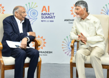 Raj Vattikuti (Left), Founder & Executive Chairman, Calibo and N. Chandrababu Naidu (Right), Chief Minister of Andhra Pradesh during the signing of the MoU