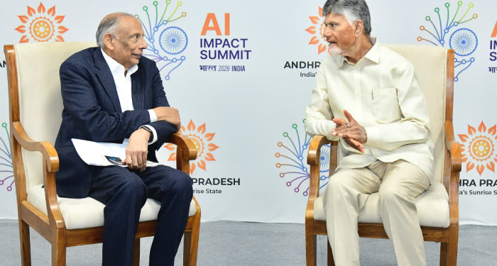 Raj Vattikuti (Left), Founder & Executive Chairman, Calibo and N. Chandrababu Naidu (Right), Chief Minister of Andhra Pradesh during the signing of the MoU